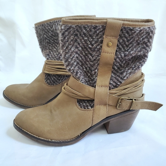 Limelight Shoes - Limelight Colorado taupe brown wool buckle boots